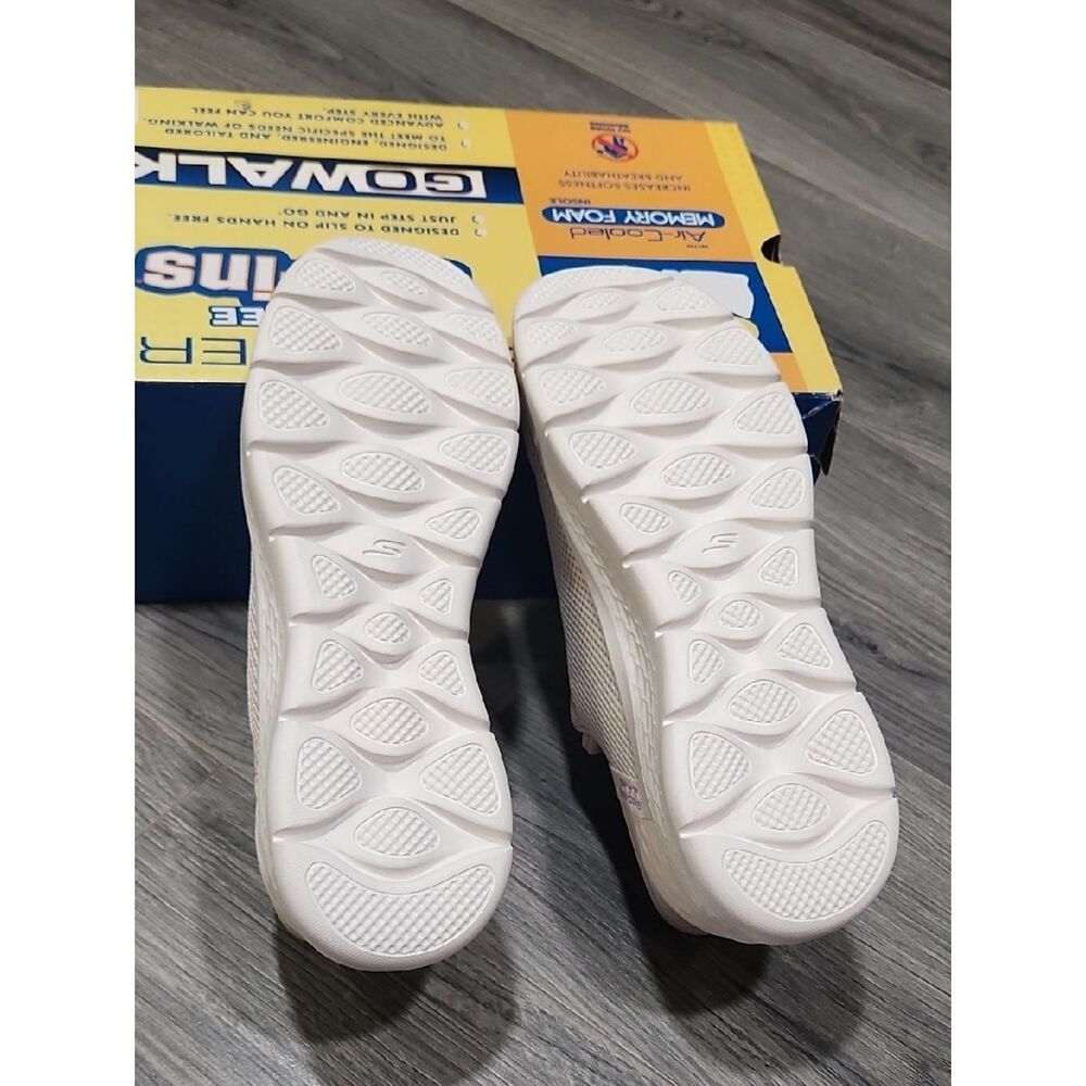 NIB Sketchers Go Walk Slip In Sneakers - Picture 8 of 10